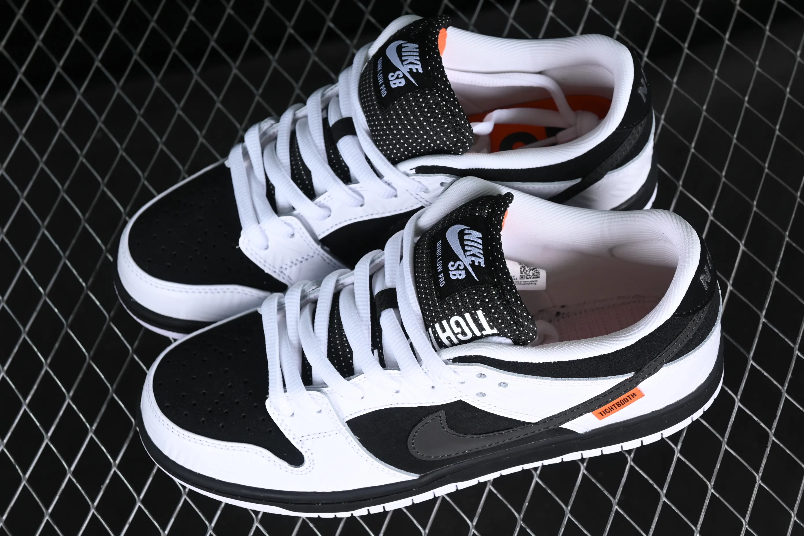 All categories Nk SB Dunk series Nk SB Dunk Low low-top sneakers F version Tightbooth x Nk SB Dunk joint model Reverse Panda SB low-top casual sports skateboard shoes FD2629-100